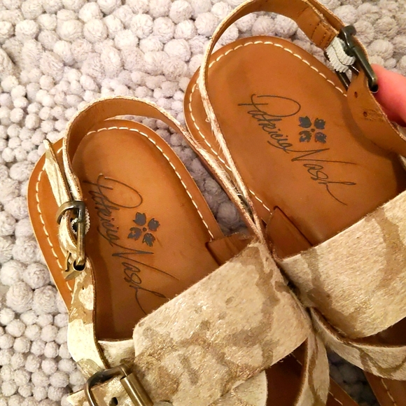 NWT Fidella Leather Sandals - Picture 11 of 16